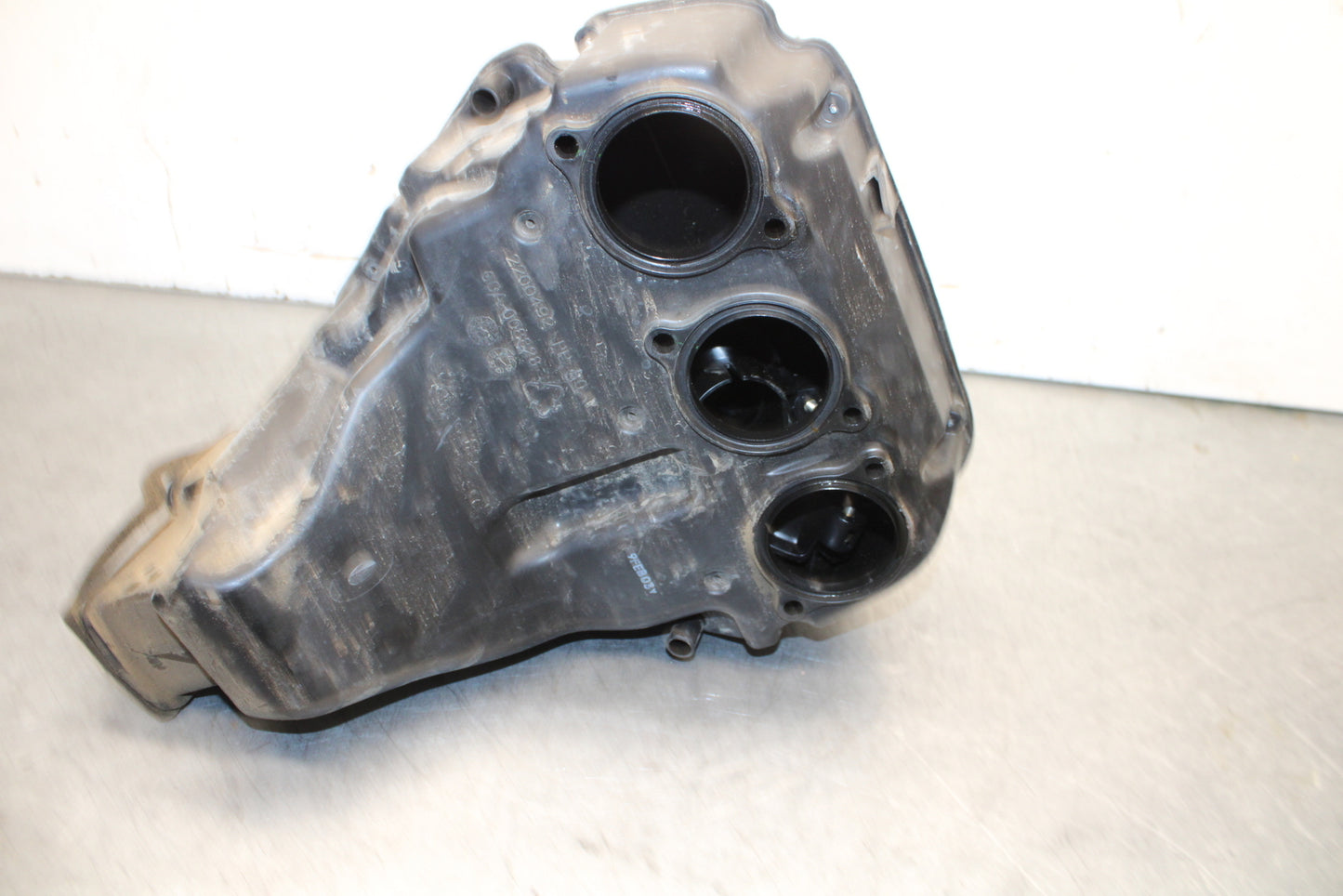 09-11 TRIUMPH DAYTONA 675 AIRBOX AIR INTAKE FILTER BOX BB652