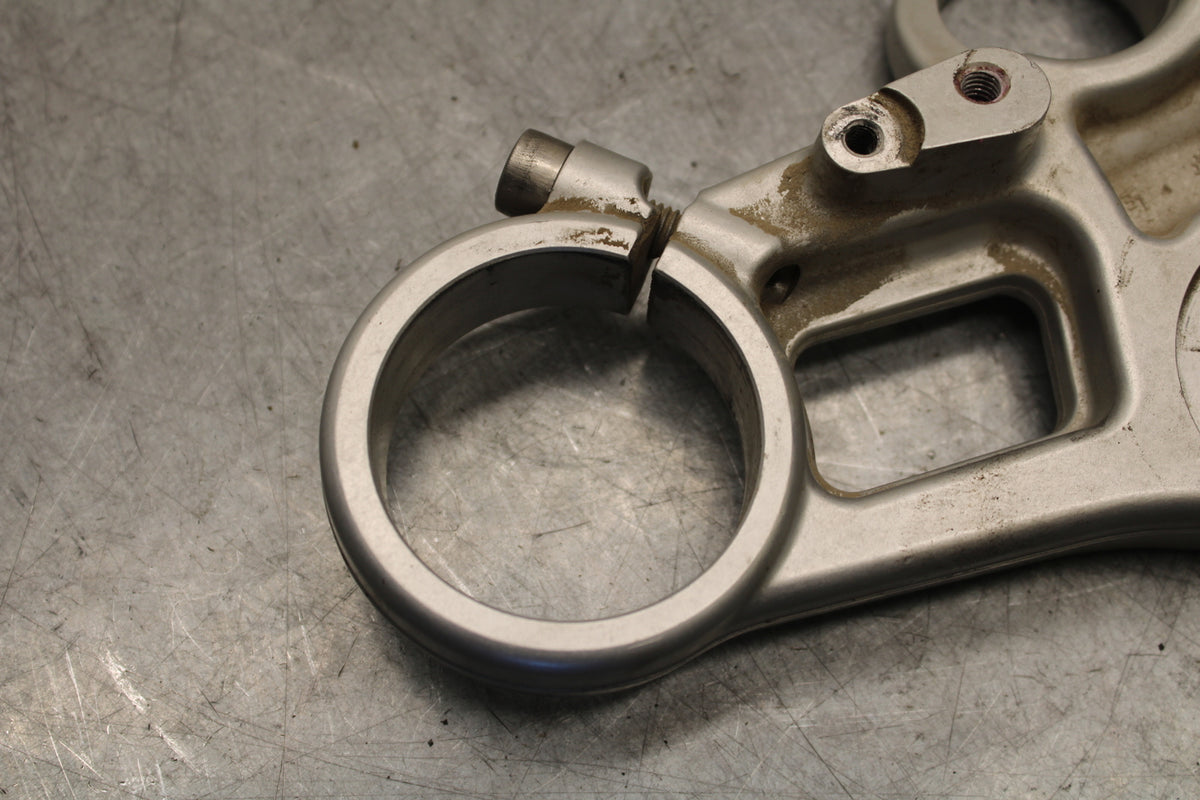 09-11 TRIUMPH DAYTONA 675 FORKS UPPER TRIPLE TREE CLAMP BB652