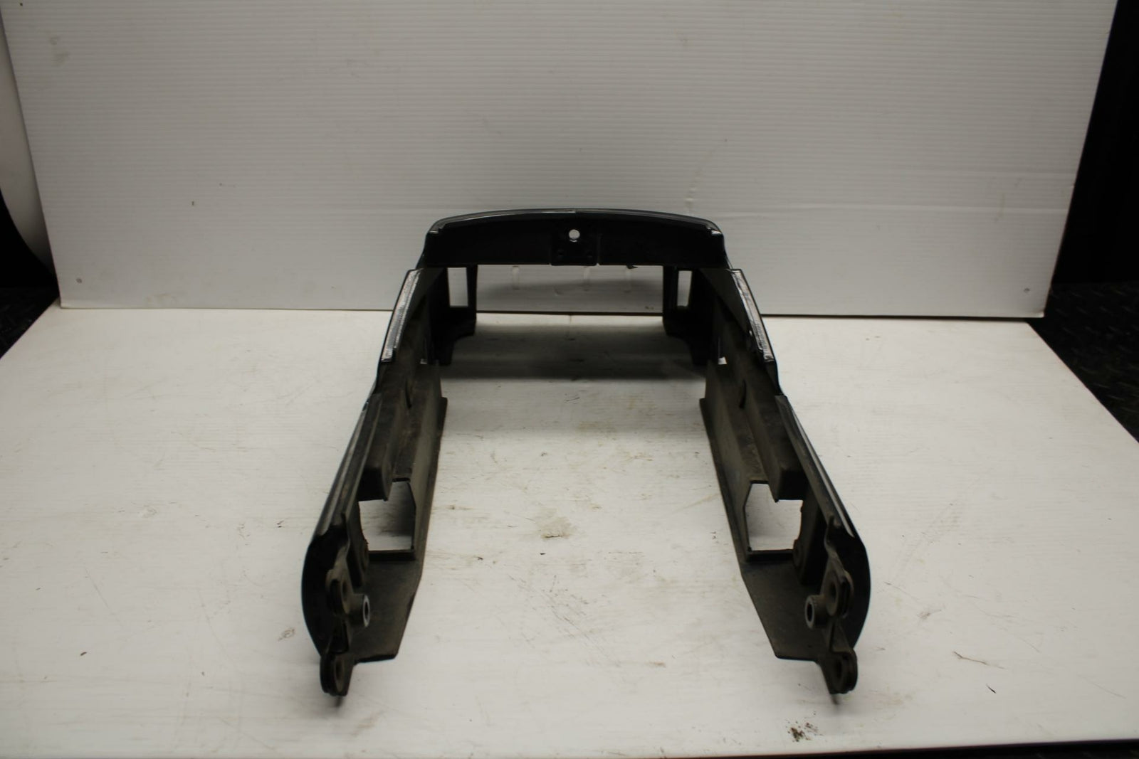 86-06 KAWASAKI CONCOURS 1000 ZG1000A CENTER REAR BACK TAIL FAIRING COWL  BB292