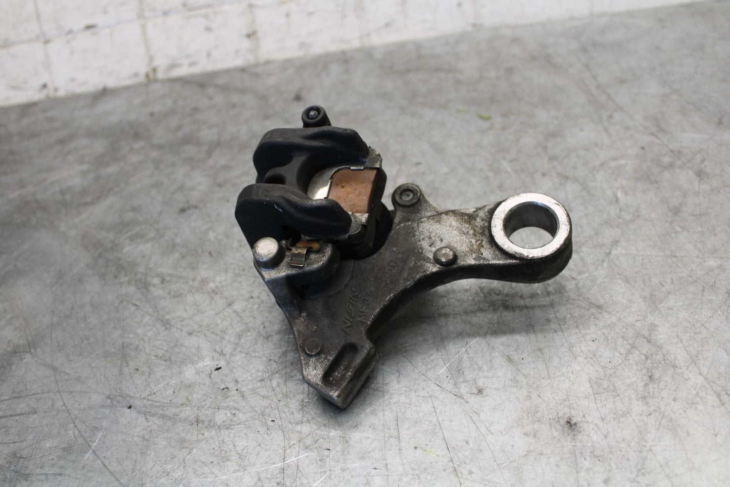 07-12 HONDA CBR600RR REAR BACK BRAKE CALIPER W MOUNT BRACKET 43150-MFJ-D01 BB542