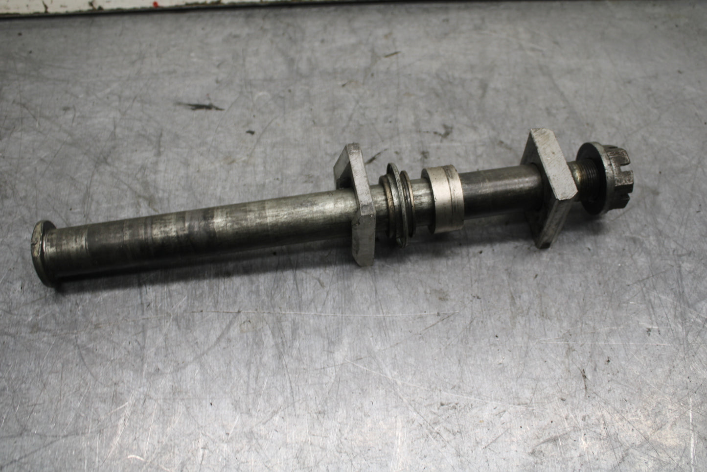 01-03 SUZUKI GSXR600 REAR AXLE BACK WHEEL RIM PIVOT BOLT AXEL BB336