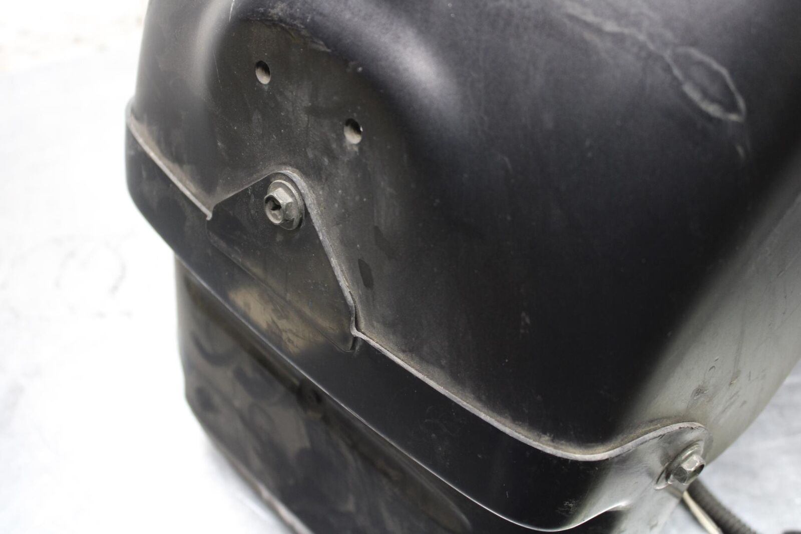 2004 Suzuki Intruder 1500 VL1500 REAR BACK WHEEL FENDER MUD GUARD BB573
