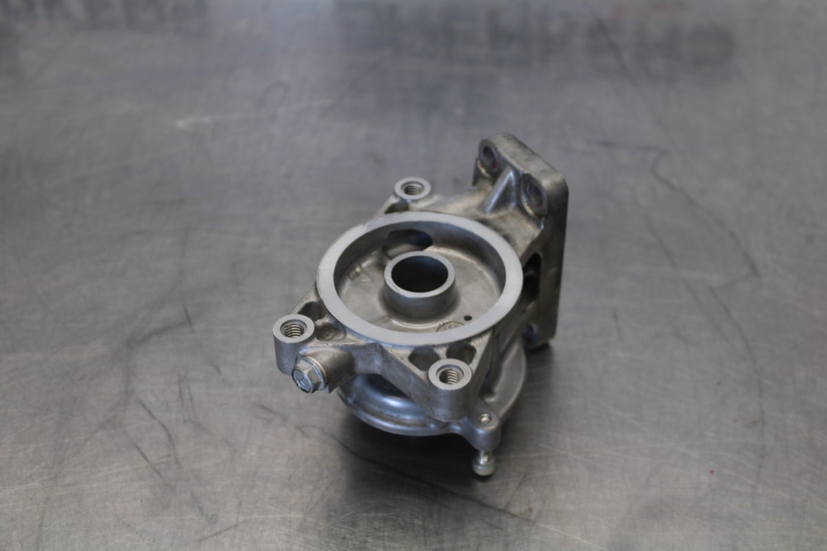 20-22 KAWASAKI NINJA ZX6R ENGINE OIL FILTER HOUSING BB884