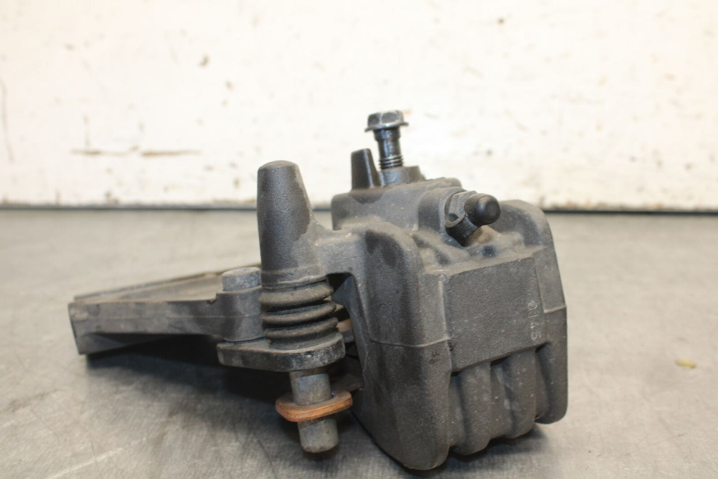 09-12 KAWASAKI NINJA ZX6R REAR BACK BRAKE CALIPER W MOUNT BRACKET BB698