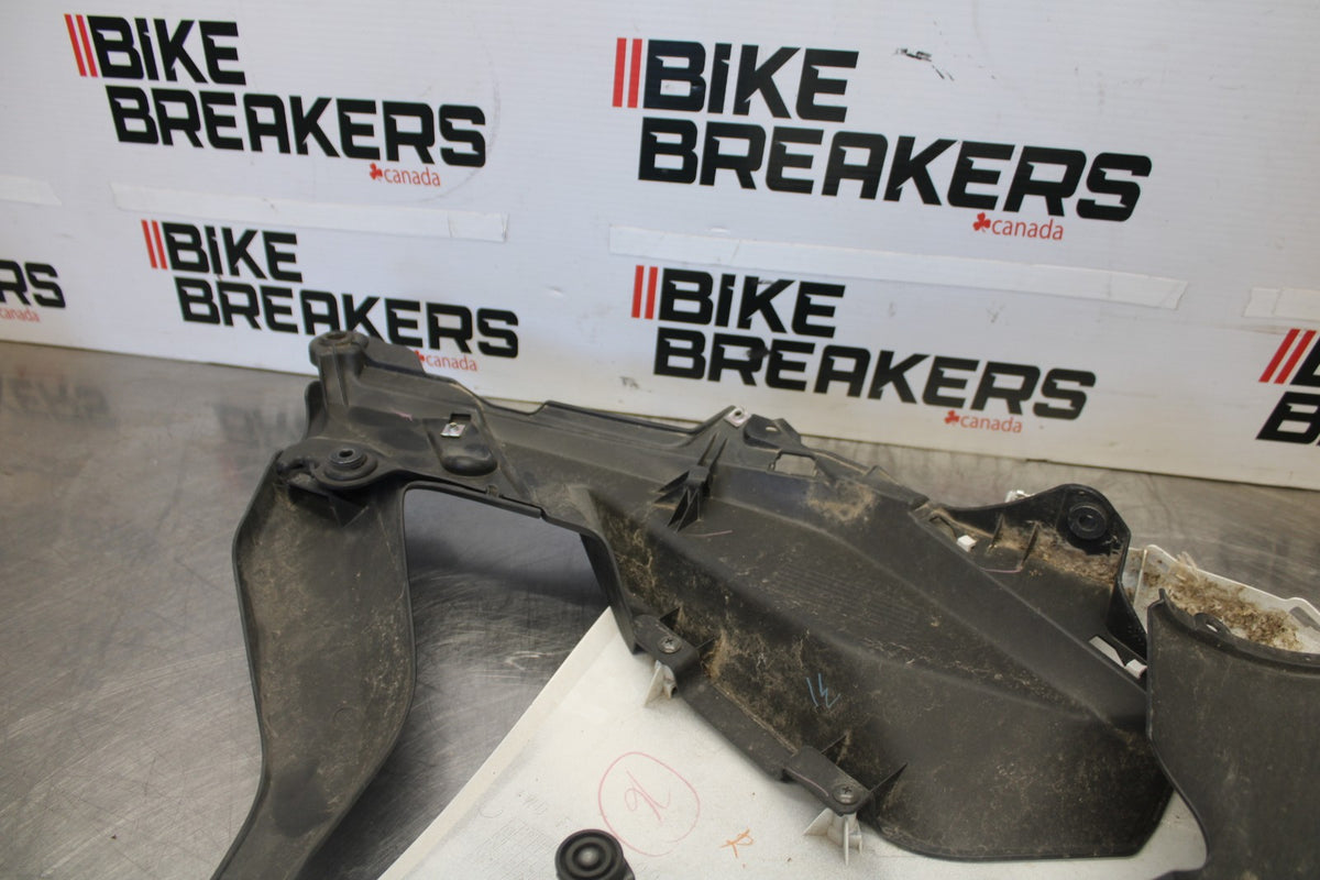 15-17 YAMAHA YZF R3 LEFT LOWER MID UPPER SIDE FAIRING COWL BB003