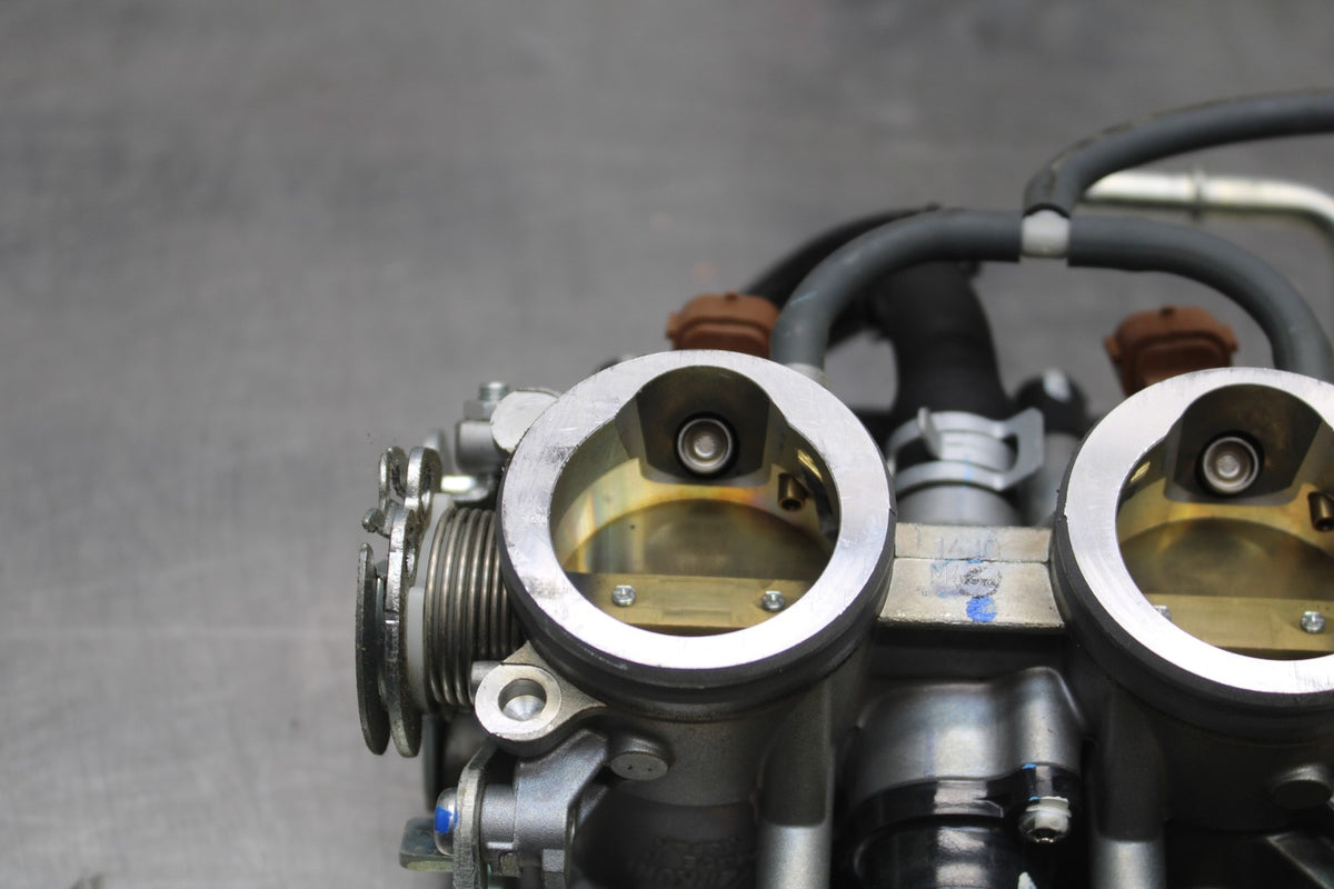 11-25 SUZUKI GSXR 600  MAIN FUEL INJECTORS / THROTTLE BODIES BB830