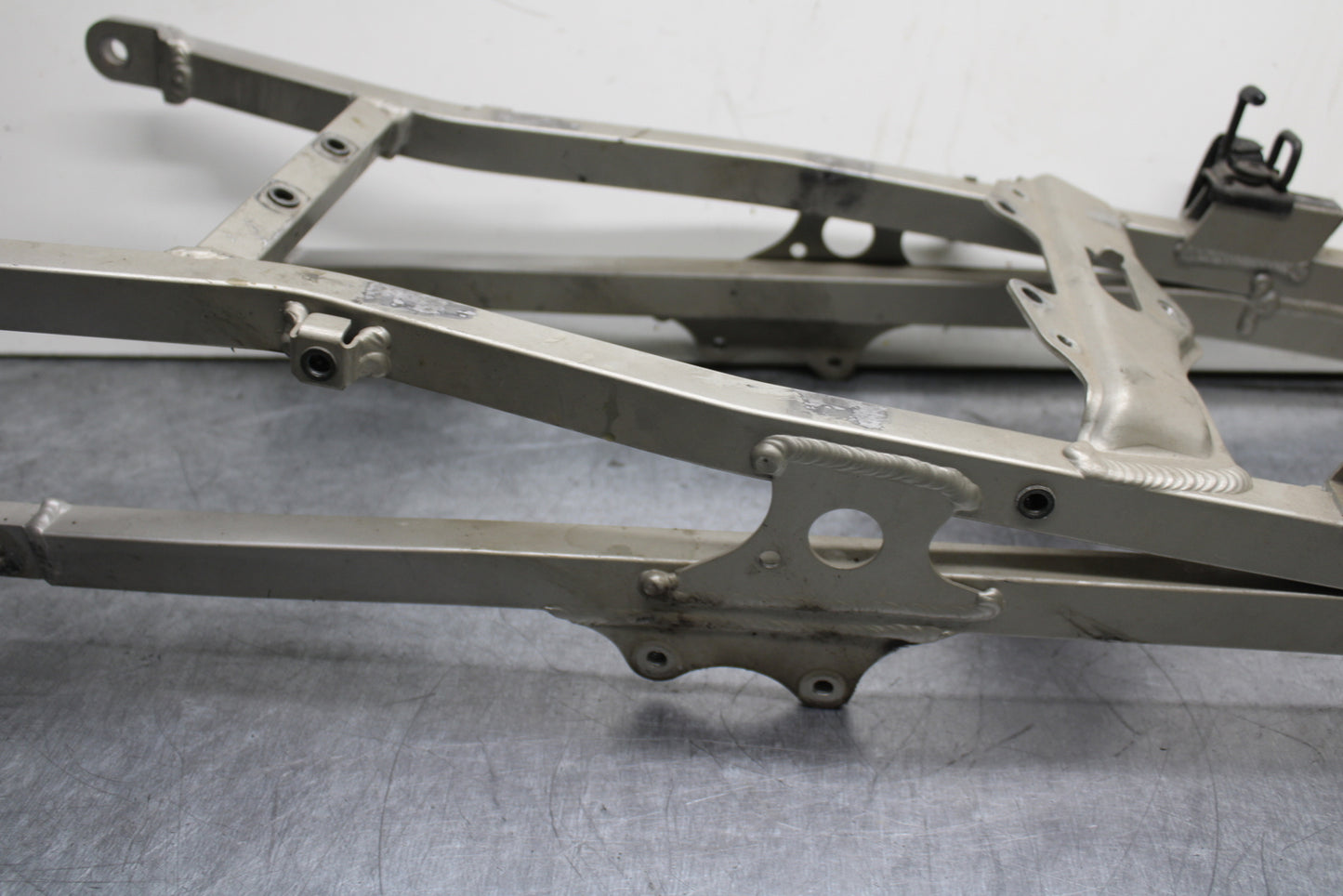 00-02 KAWASAKI NINJA ZX6R REAR SUBFRAME BACK SUB FRAME BB750