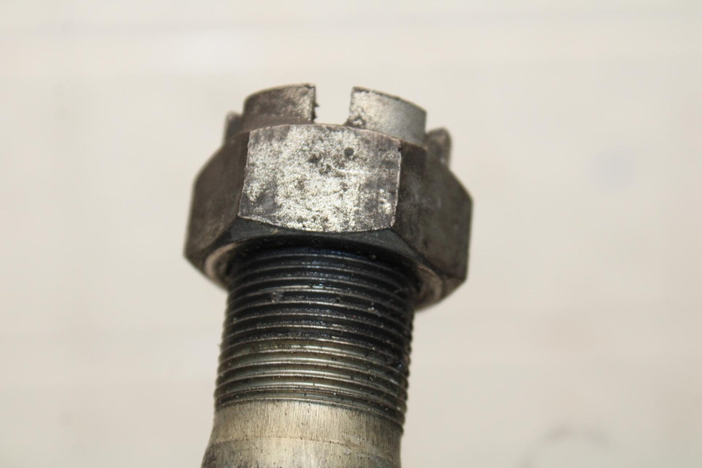 2011 Kawasaki Ninja ZX6R ZX600R REAR AXLE BACK WHEEL RIM PIVOT BOLT AXEL BB587