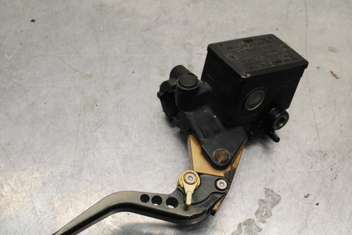 2000 Kawasaki Ninja ZX12R ZX1200A FRONT BRAKE MASTER CYLINDER w/ LEVER BB565