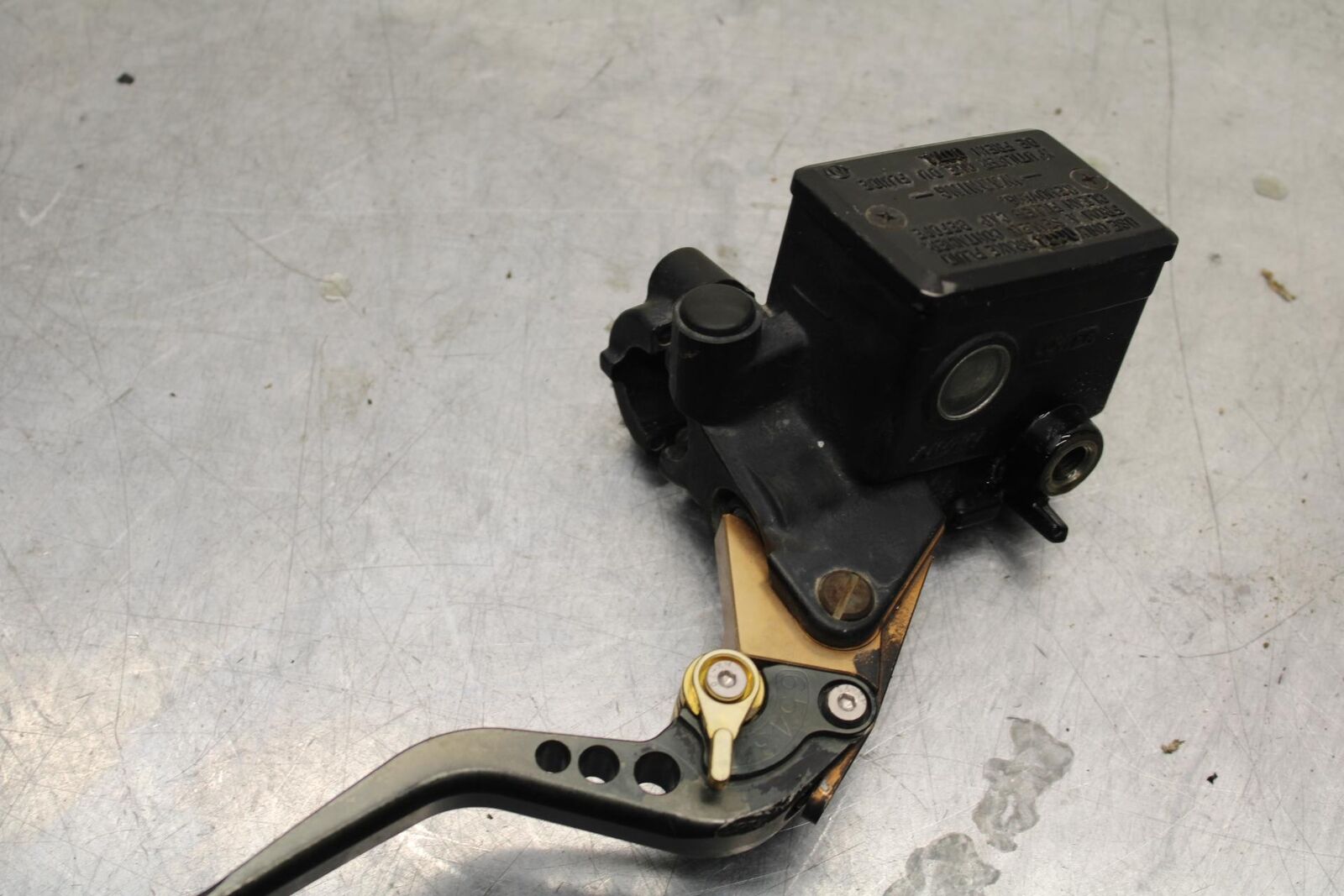 2000 Kawasaki Ninja ZX12R ZX1200A FRONT BRAKE MASTER CYLINDER w/ LEVER BB565