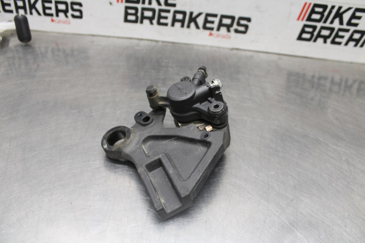 24-25 KAWASAKI NINJA ZX6R REAR BACK BRAKE CALIPER W MOUNT BRACKET BB939