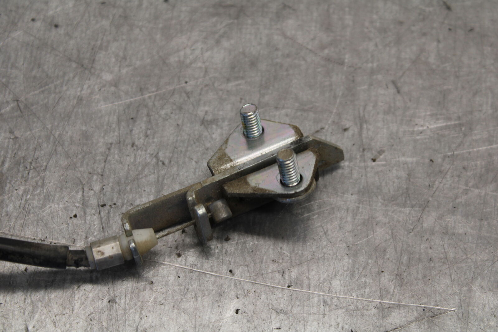 06-09 YAMAHA FZ6 REAR PASSENGER SEAT LATCH LOCK ASSEMBLY BB713