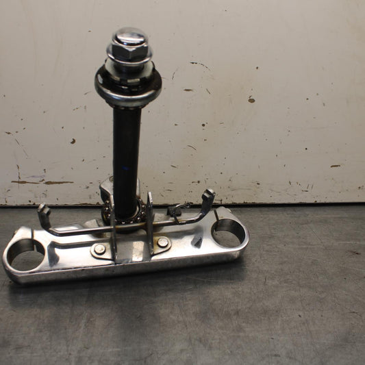 01-02 HONDA SHADOW SPIRIT 750 FRONT FORKS CLAMP LOWER TRIPLE TREE STEM BB632