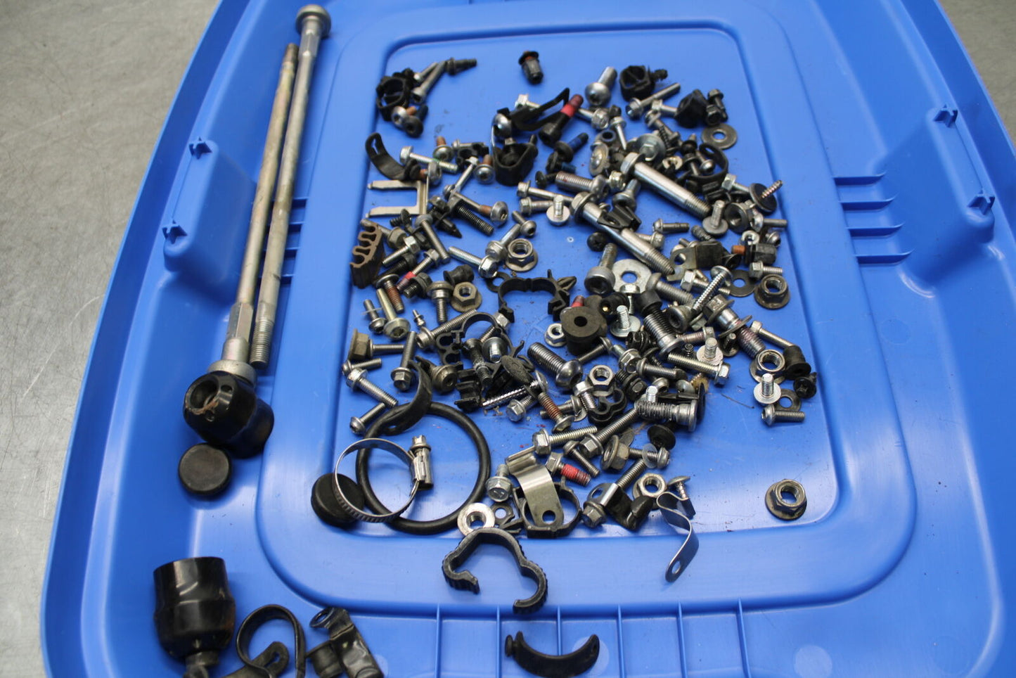 16 KAWASAKI NINJA ZX10R MISCELLANEOUS MOUNTING BOLTS HARDWARE MOTOR  BB650