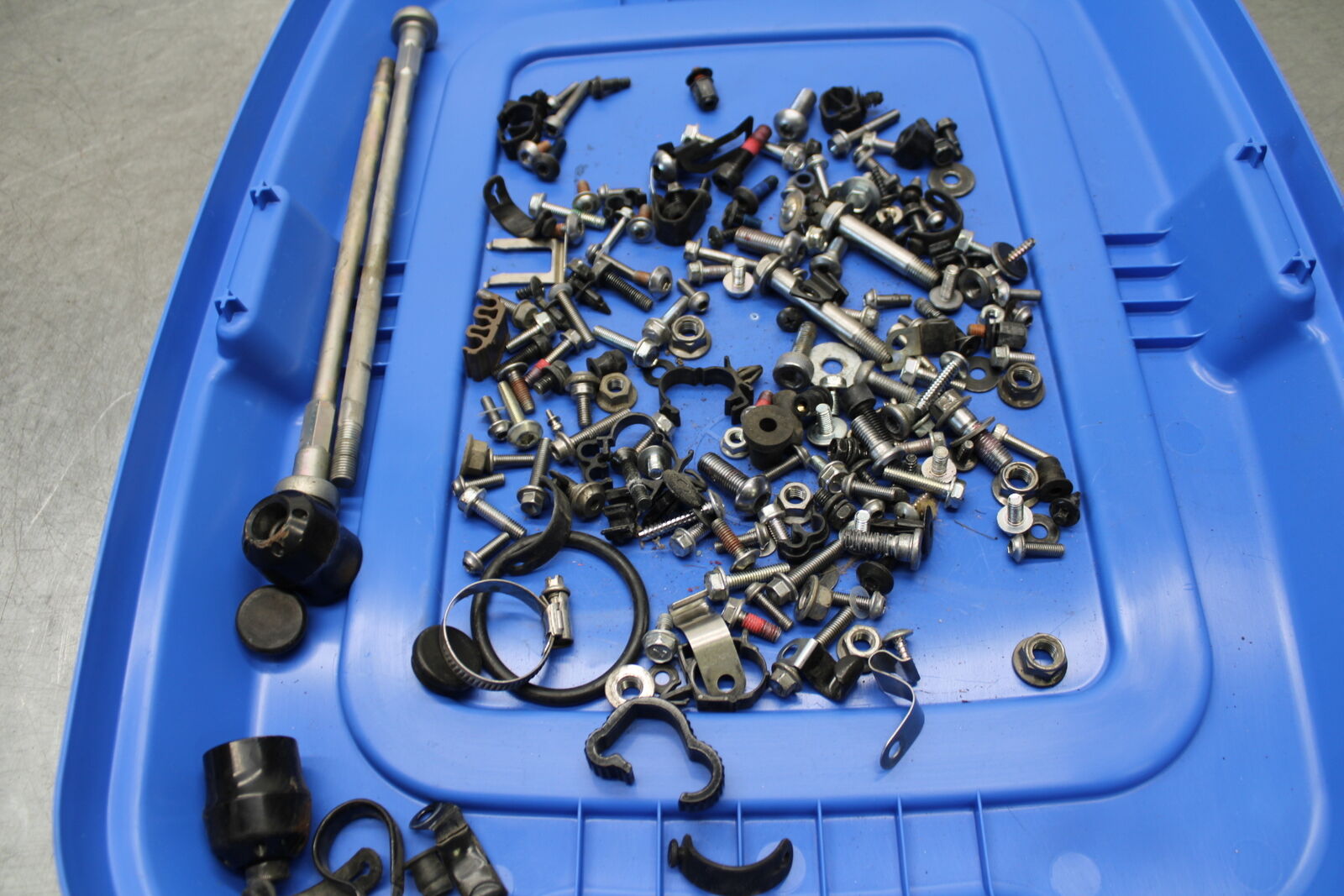 16 KAWASAKI NINJA ZX10R MISCELLANEOUS MOUNTING BOLTS HARDWARE MOTOR  BB650