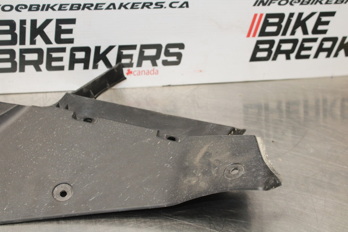 22-25 YAMAHA YZF R7 LEFT INNER FAIRING COWL PANEL TRIM OEM BB769
