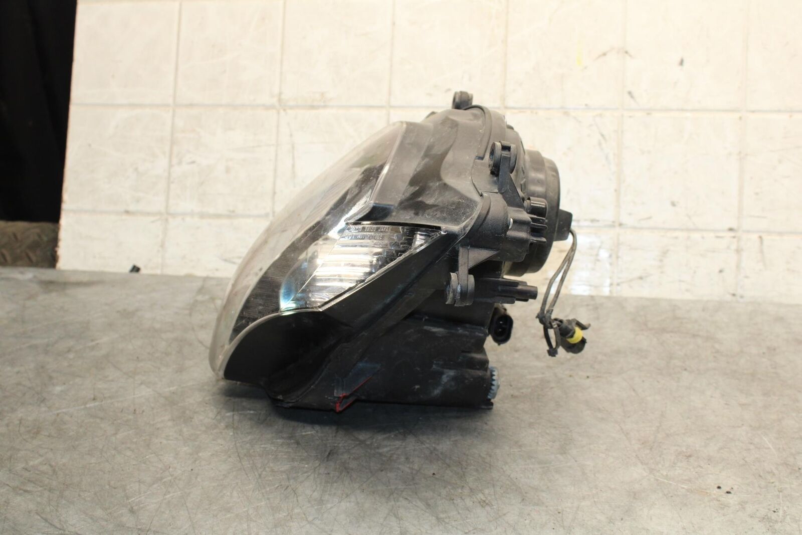 06-07 SUZUKI GSXR600 FRONT HEADLIGHT HEAD LIGHT LAMP BB543