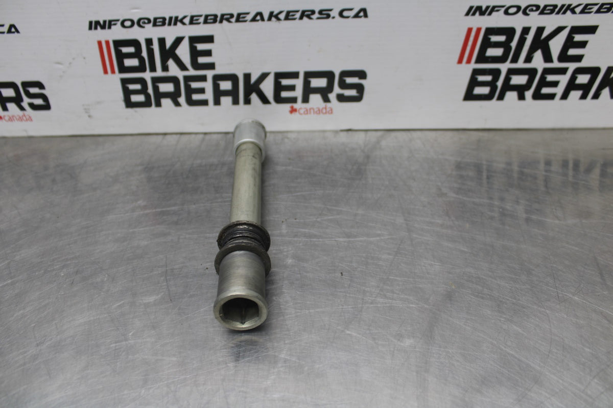 07-08 KAWASAKI NINJA ZX6R FRONT WHEEL RIM AXLE PIVOT BOLT BB855