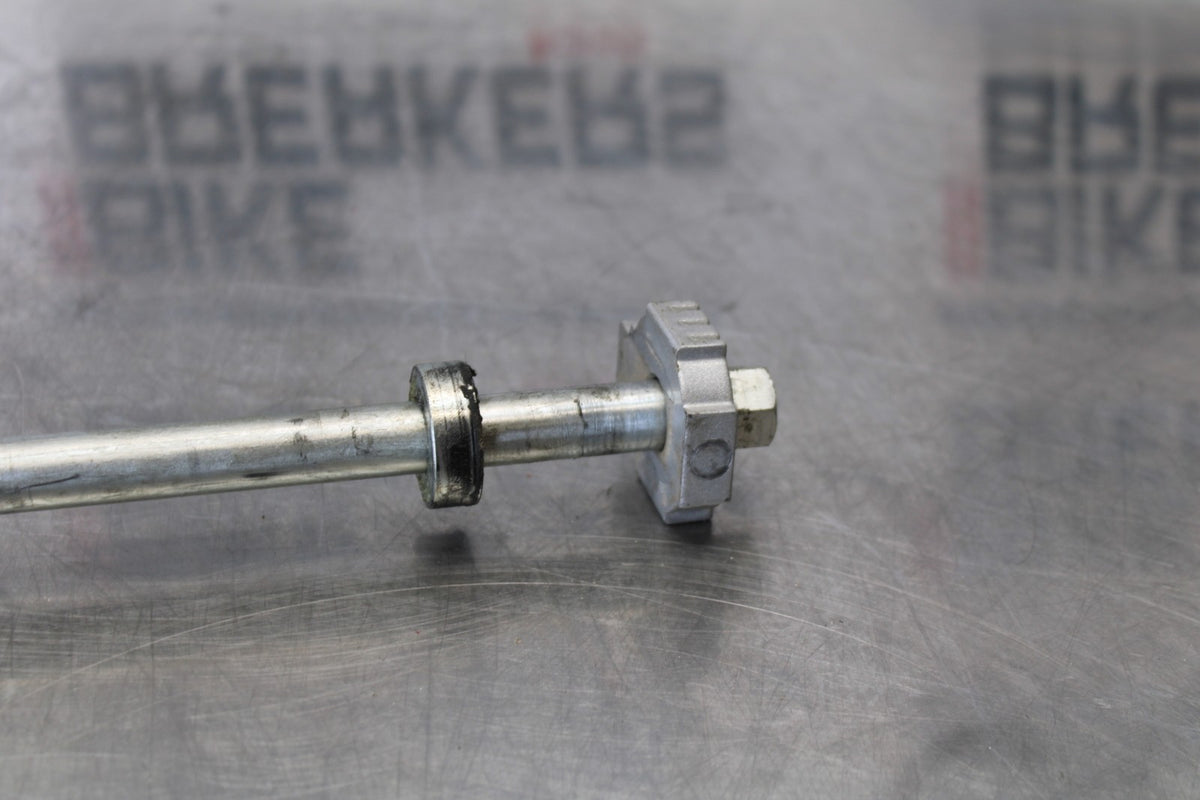 17-22 KTM 390 DUKE REAR AXLE BACK WHEEL RIM PIVOT BOLT AXEL BB180