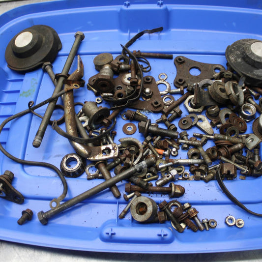 80-81 SUZUKI GS1000G ENGINE LEFTOVER BOLTS HARDWARE MOTOR SCREWS BB91