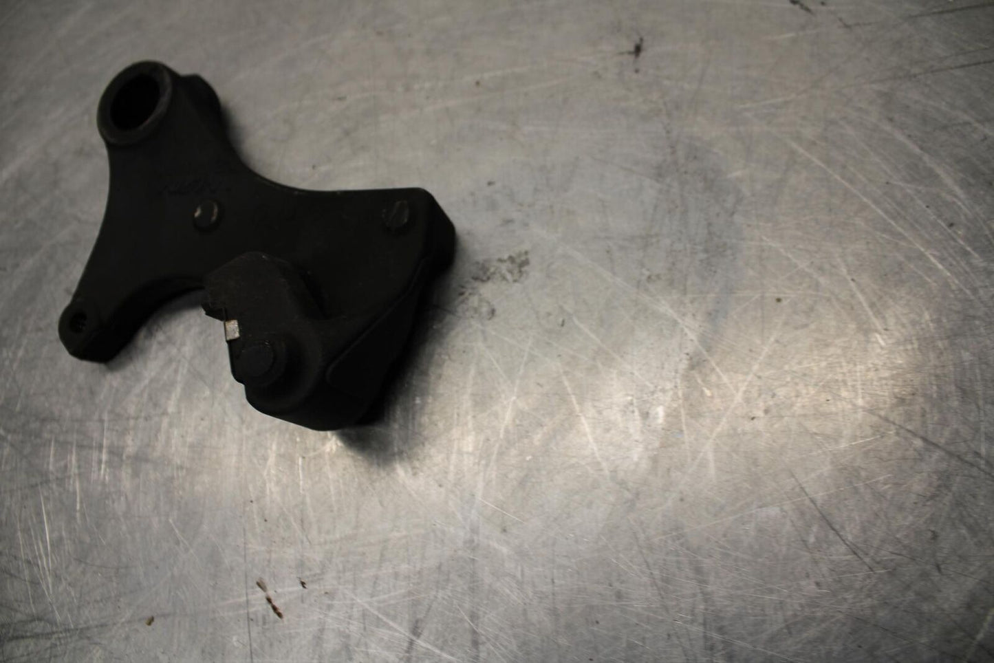 06-07 TRIUMPH DAYTONA 675 DAYTONA 675 REAR BRAKE CALIPER HANGER  MOUNTING BB441