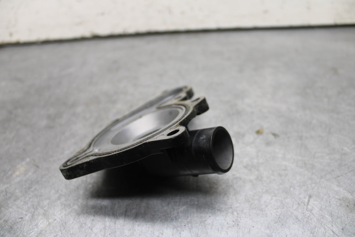 22-24 YAMAHA XSR900 ENGINE WATER COOLANT PUMP COVER BB683