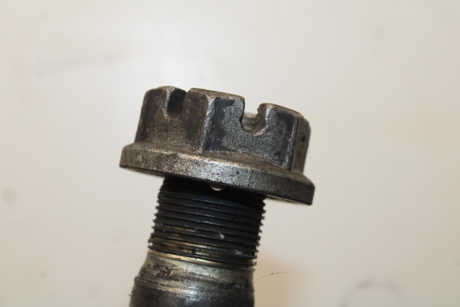 06-07 SUZUKI GSXR750 REAR AXLE BACK WHEEL RIM PIVOT BOLT AXEL 64711-49G10 BB613