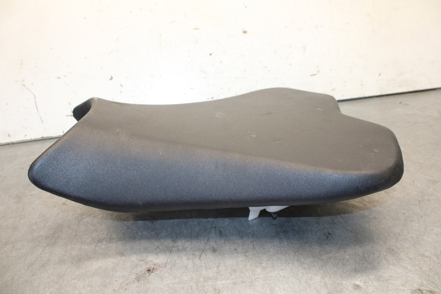 13-18 KAWASAKI NINJA ZX6R FRONT DRIVERS SEAT PAD SADDLE  BB682