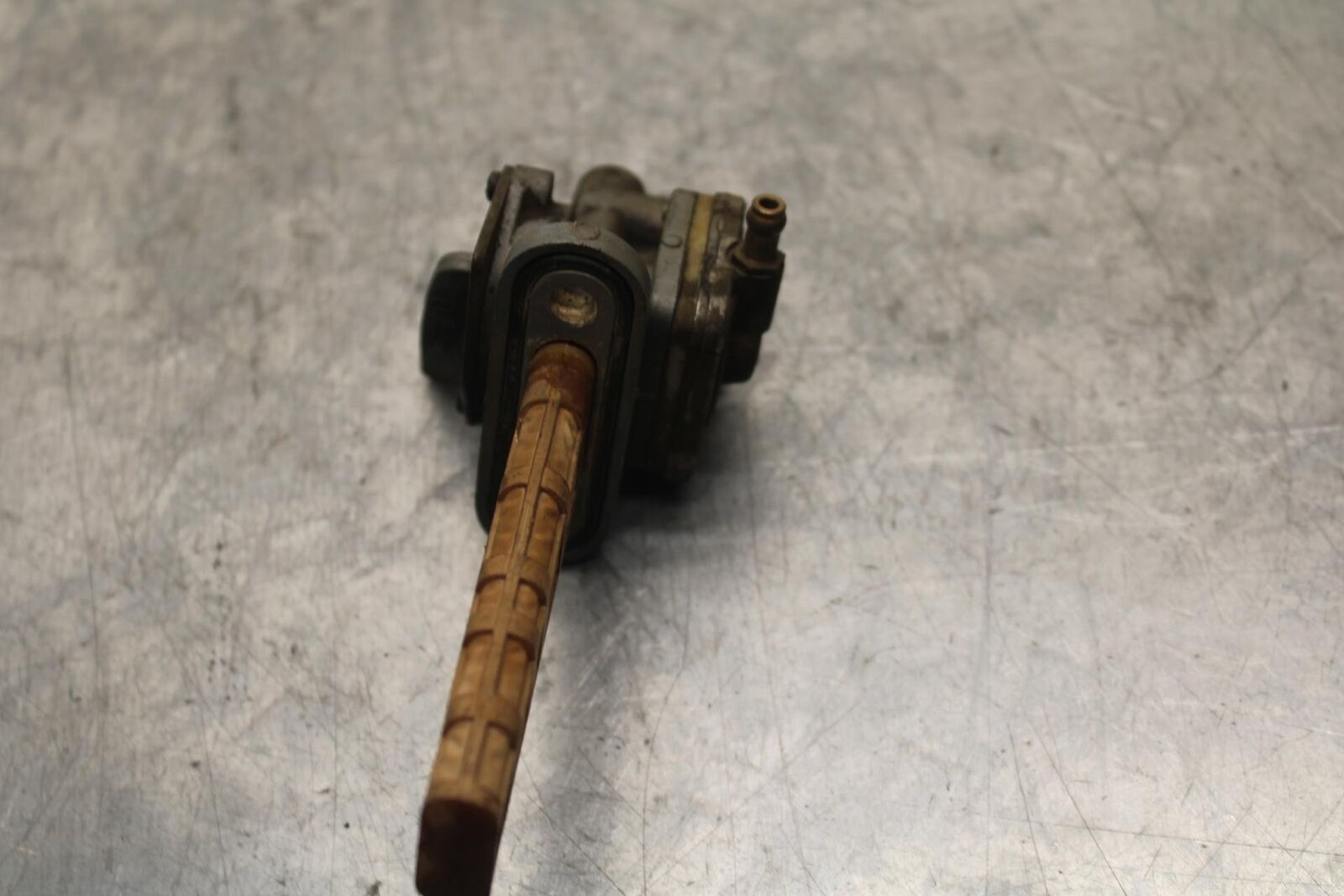 1985 Kawasaki Ninja 900R ZX900A FUEL GAS TANK PETCOCK SHUT ON OFF VALVE BB84