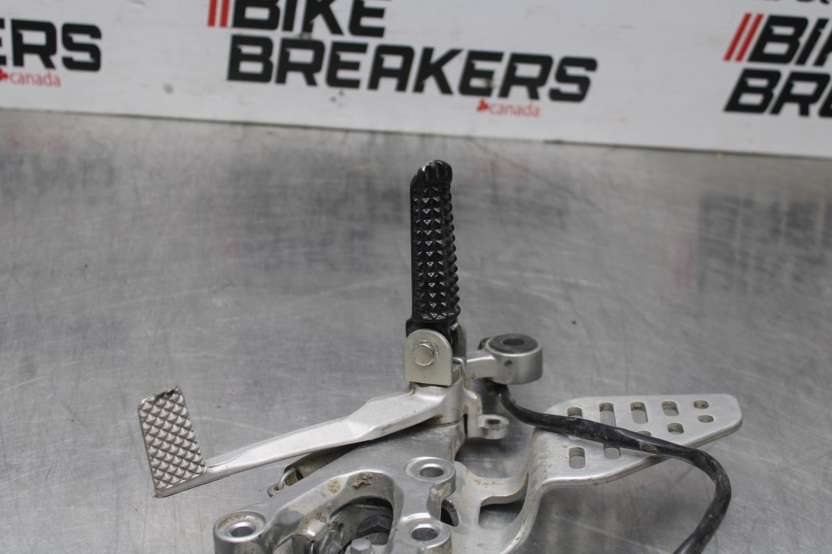 08-16 YAMAHA YZF R6 RIGHT REARSET REAR SET DRIVER FOOT PEG REST STOP BB798