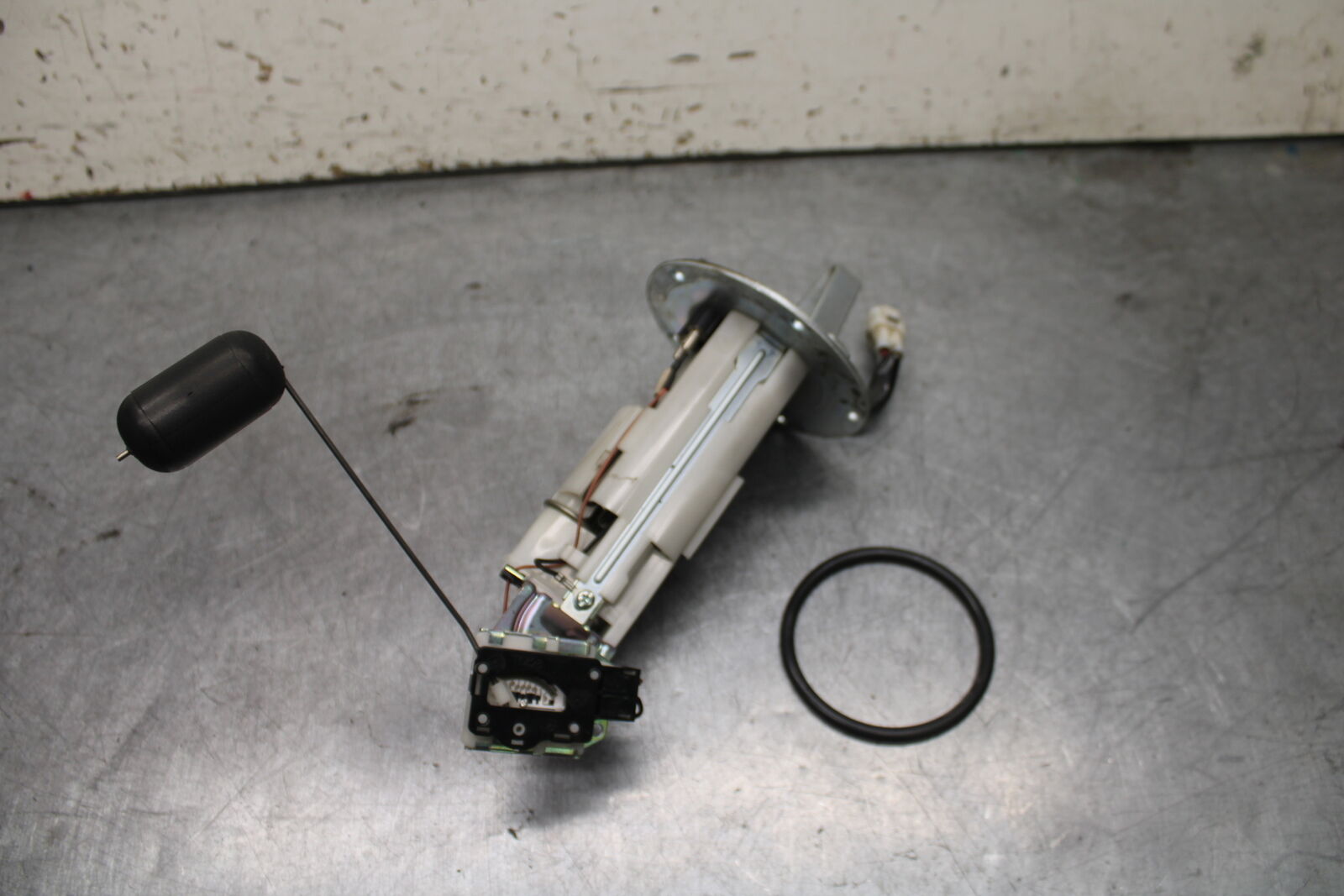 08-09 SUZUKI GSXR600 FUEL PUMP GAS PETROL SENDER UNIT BB728