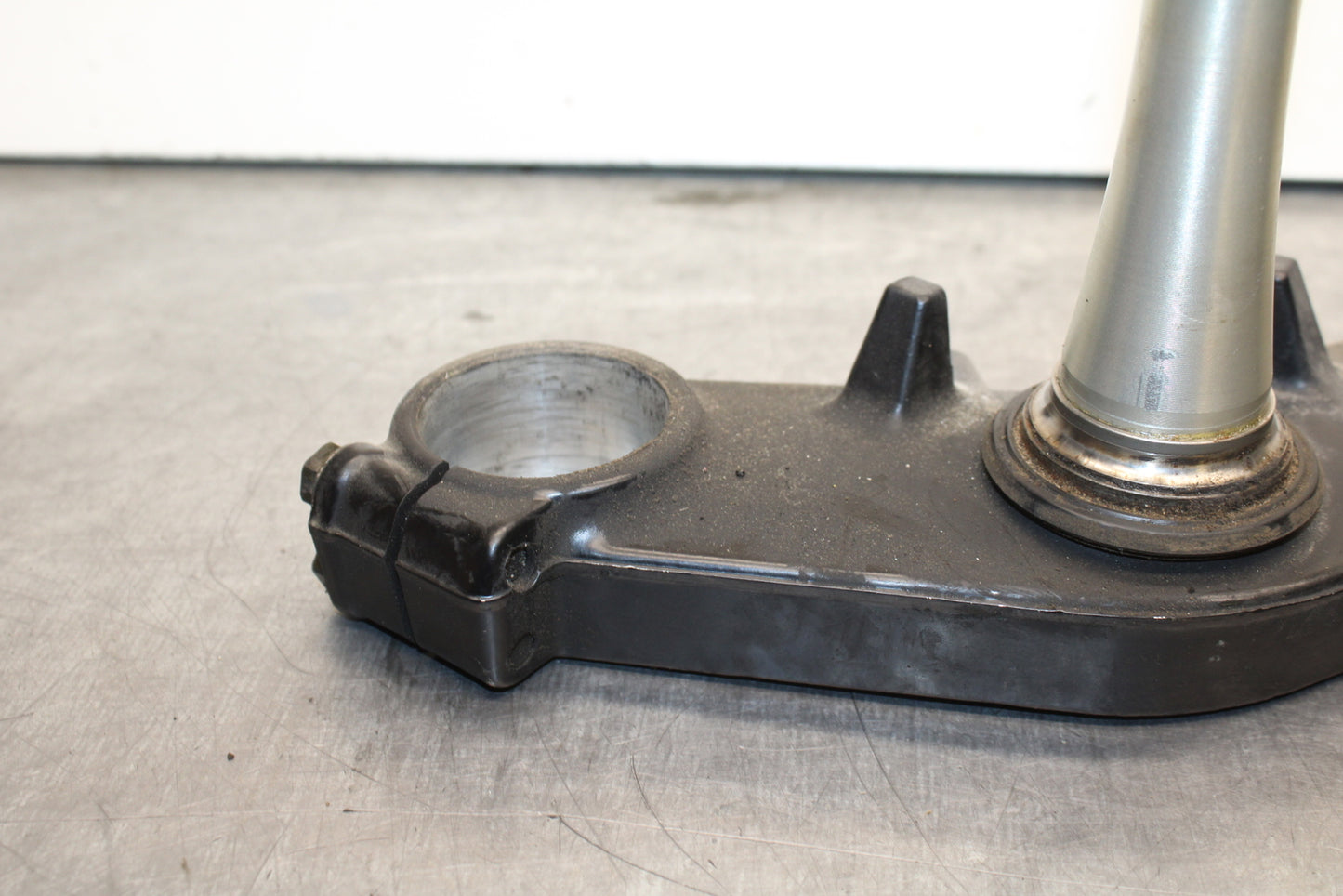 00-02 KAWASAKI NINJA ZX6R FRONT FORKS CLAMP LOWER TRIPLE TREE STEM BB750