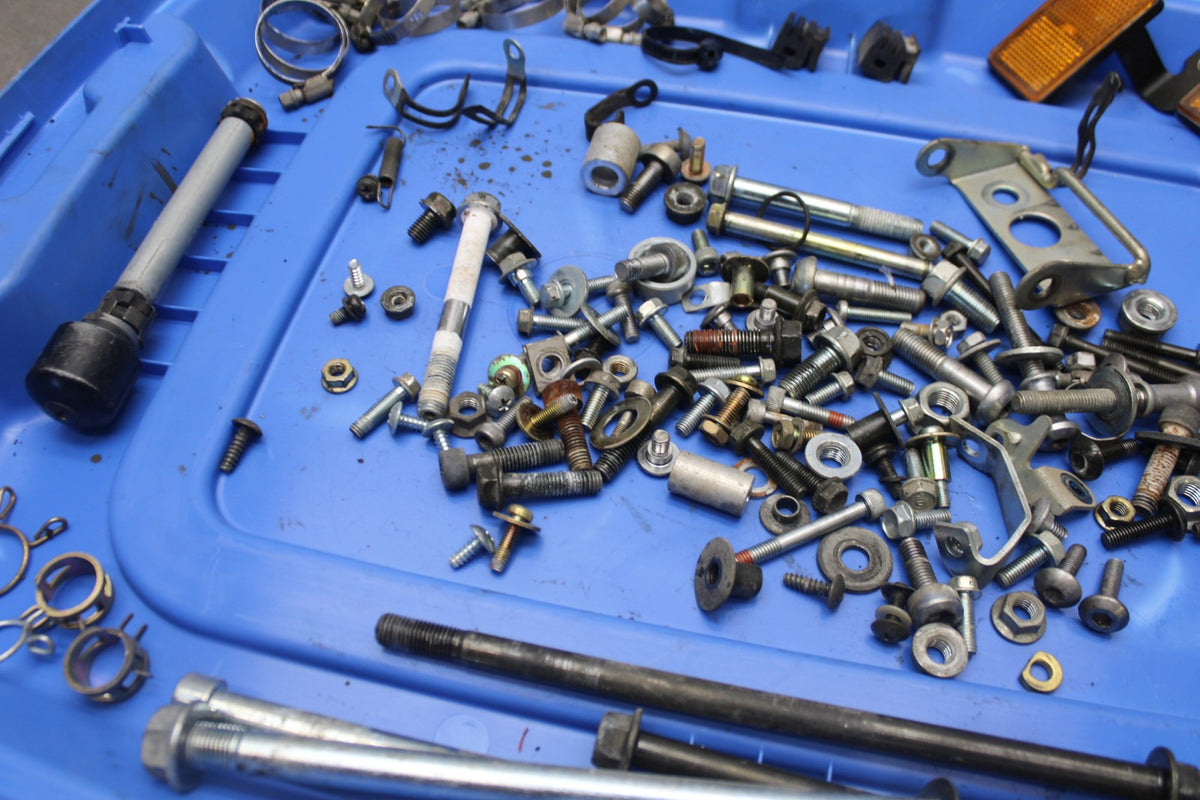 98-05 HONDA SUPER HAWK 1000 VTR1000F MOUNTING BOLTS HARDWARE SCREWS BB924