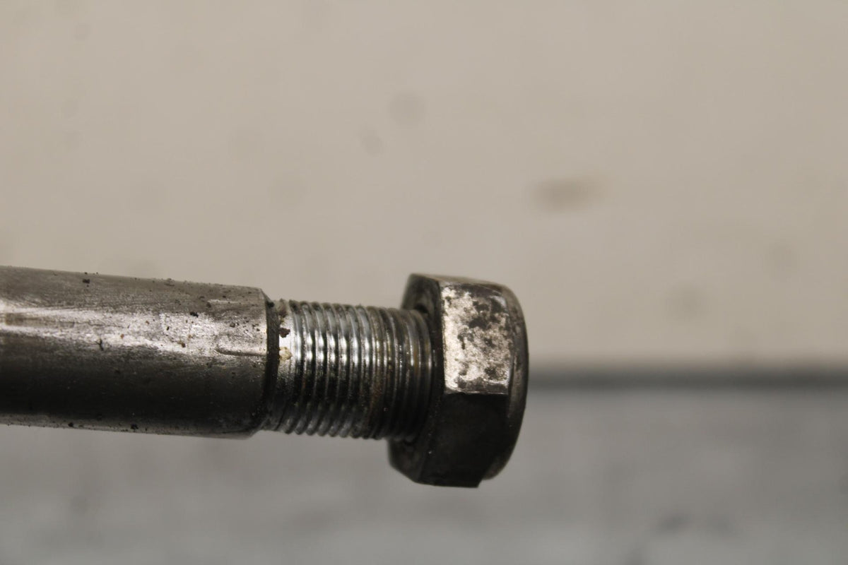 1998 Yamaha Vmax 1200 VMX1200 REAR AXLE BACK WHEEL RIM PIVOT BOLT AXEL BB620