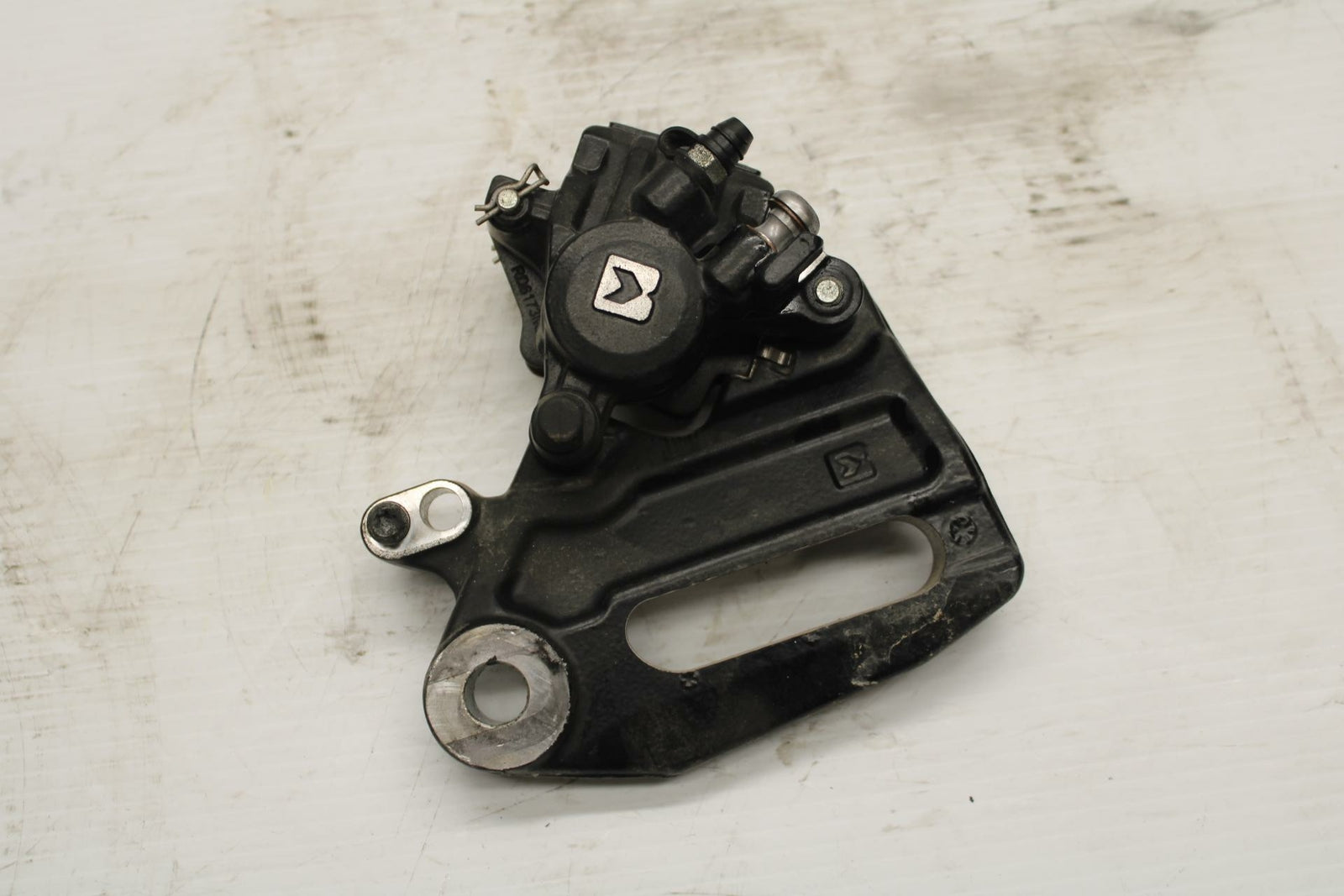 18-20 HUSQVARNA VITPILEN 401 REAR BACK BRAKE CALIPER W MOUNT BRACKET BB248