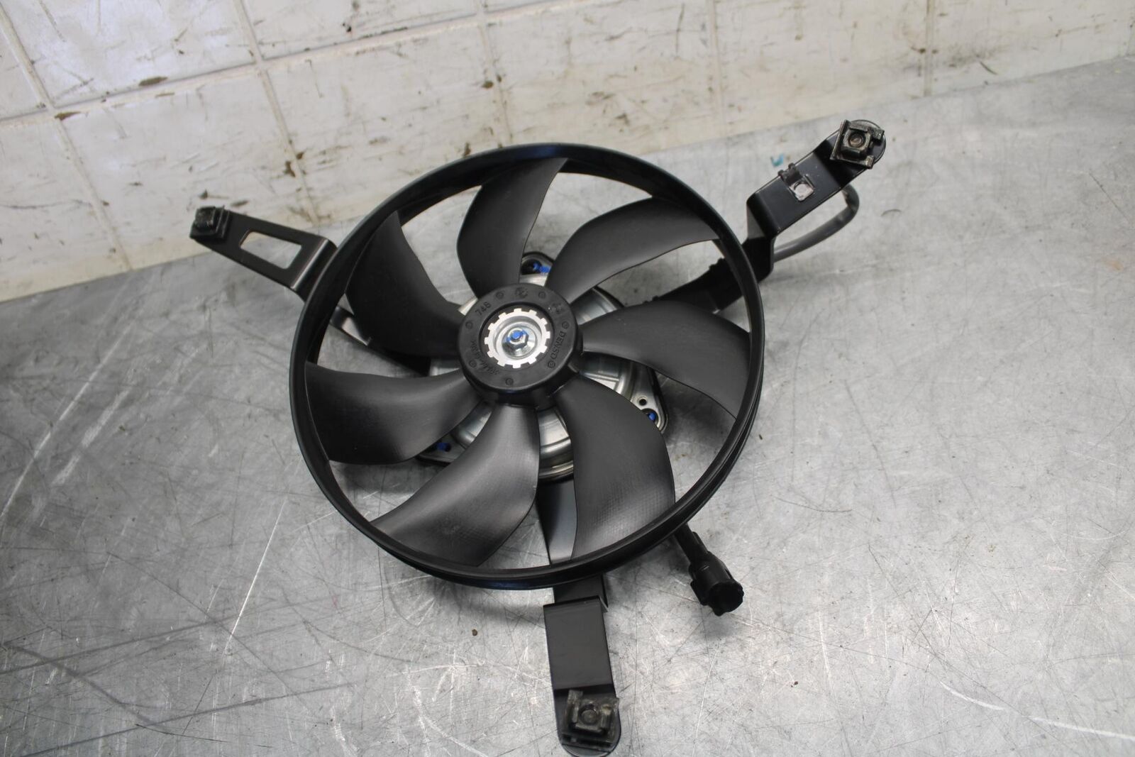 19-20 KAWASAKI NINJA ZX6R ENGINE RADIATOR COOLING FAN BB517