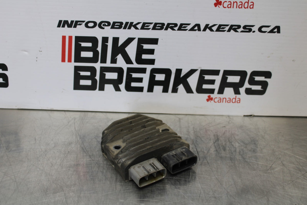05 TRIUMPH ROCKET III RECTIFIER VOLTAGE REGULATOR BB186