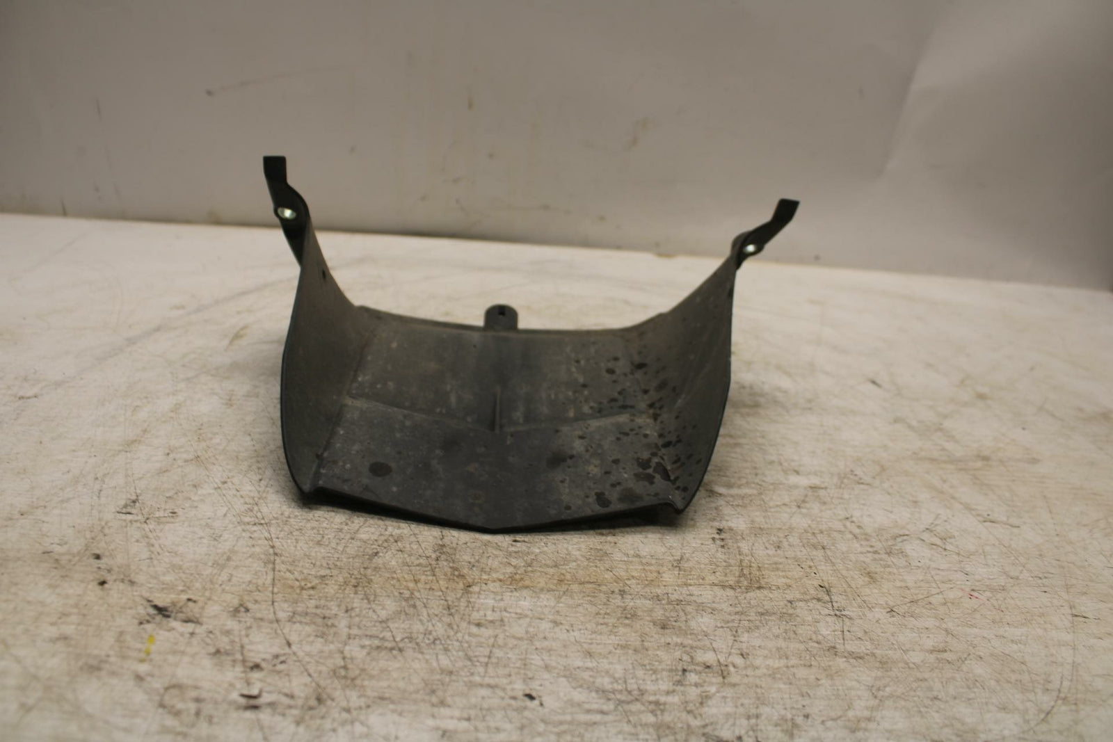 08 YAMAHA YZF R6 2c0 REAR BACK WHEEL TIRE HUGGER FENDER BB365