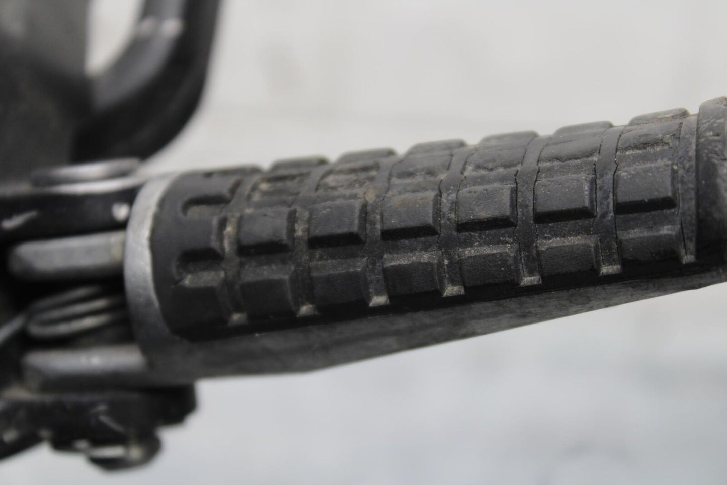 2000 Kawasaki Ninja ZX12R ZX1200A RIGHT REARSETDRIVER FOOT PEG REST  BB565