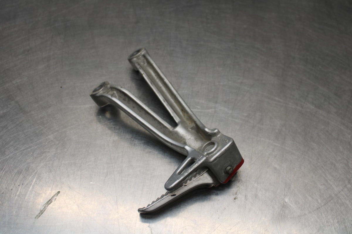 01-03 SUZUKI GSXR600 LEFT REAR BACK PASSENGER PEG BB841