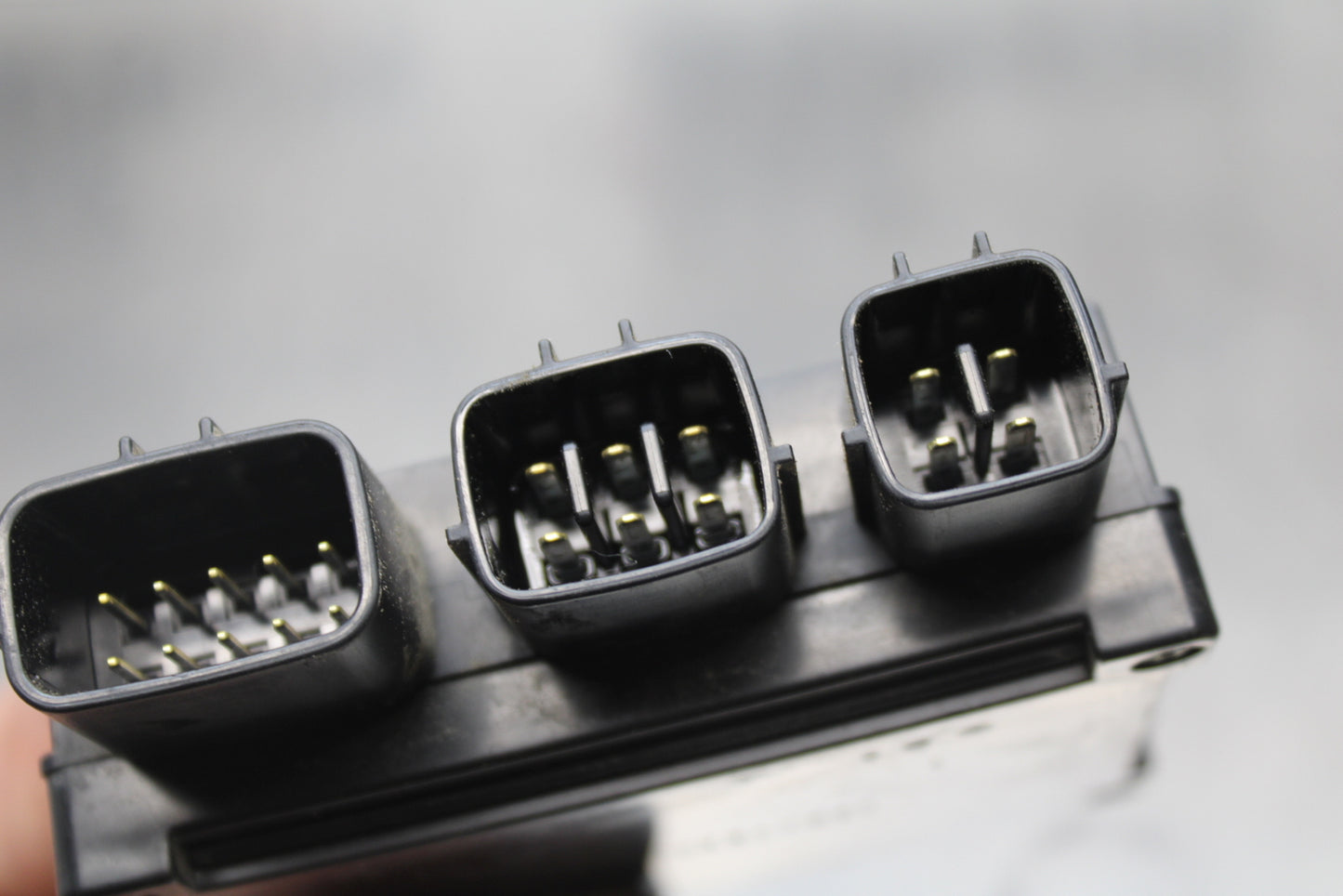 04-05 KAWASAKI NINJA ZX10R RELAY ASSEMBLY BOX BB163