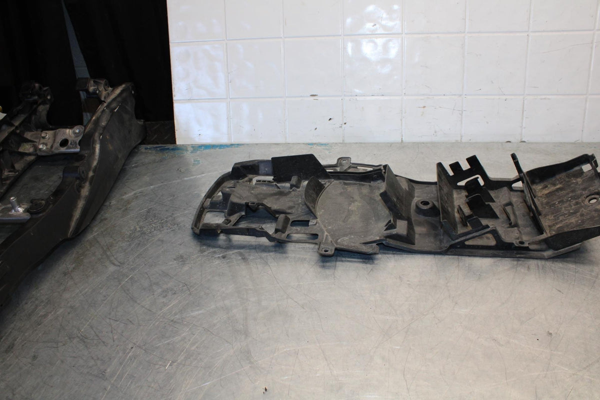 15-21 SUZUKI GSXR600 REAR BACK TAIL UNDERTAIL BATTERY TRAY PLASTIC BB437