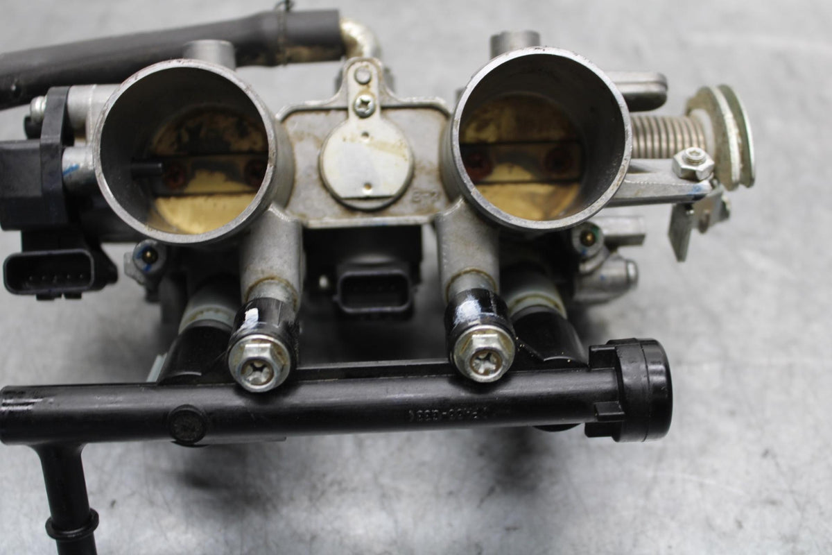 19 YAMAHA YZF R3 MAIN FUEL INJECTORS / THROTTLE BODIES BB56