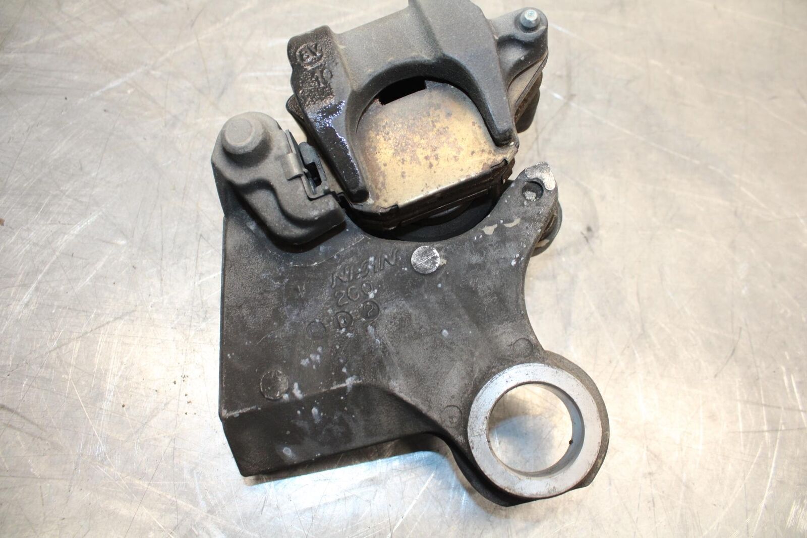 08-16 YAMAHA YZF R6 REAR  BRAKE CALIPER W MOUNT BRACKET 2C0-2580W-00-00 BB465