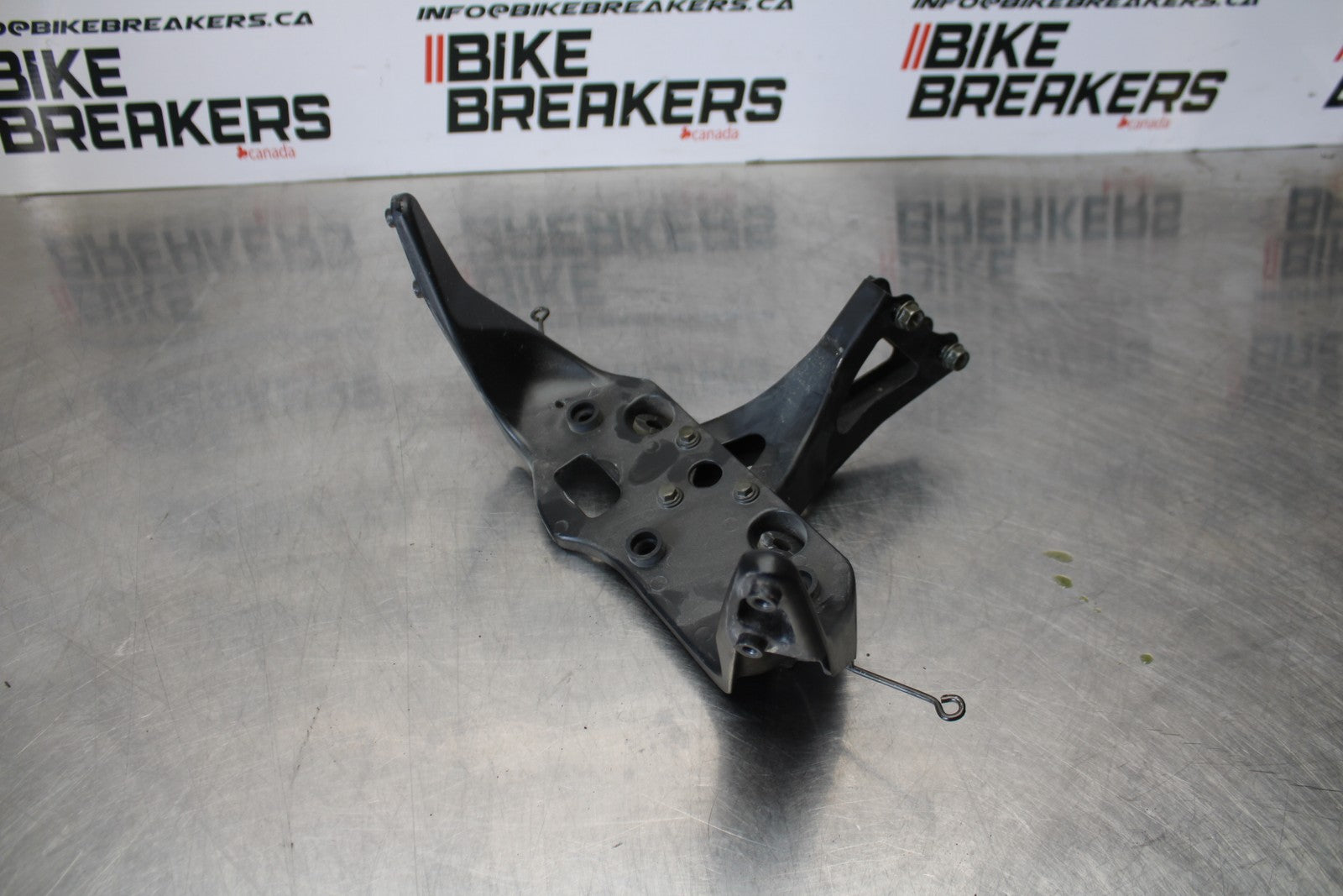 01-06 HONDA CBR600F4I UPPER FAIRING MIRROR GAUGES STAY BRACKET BB185