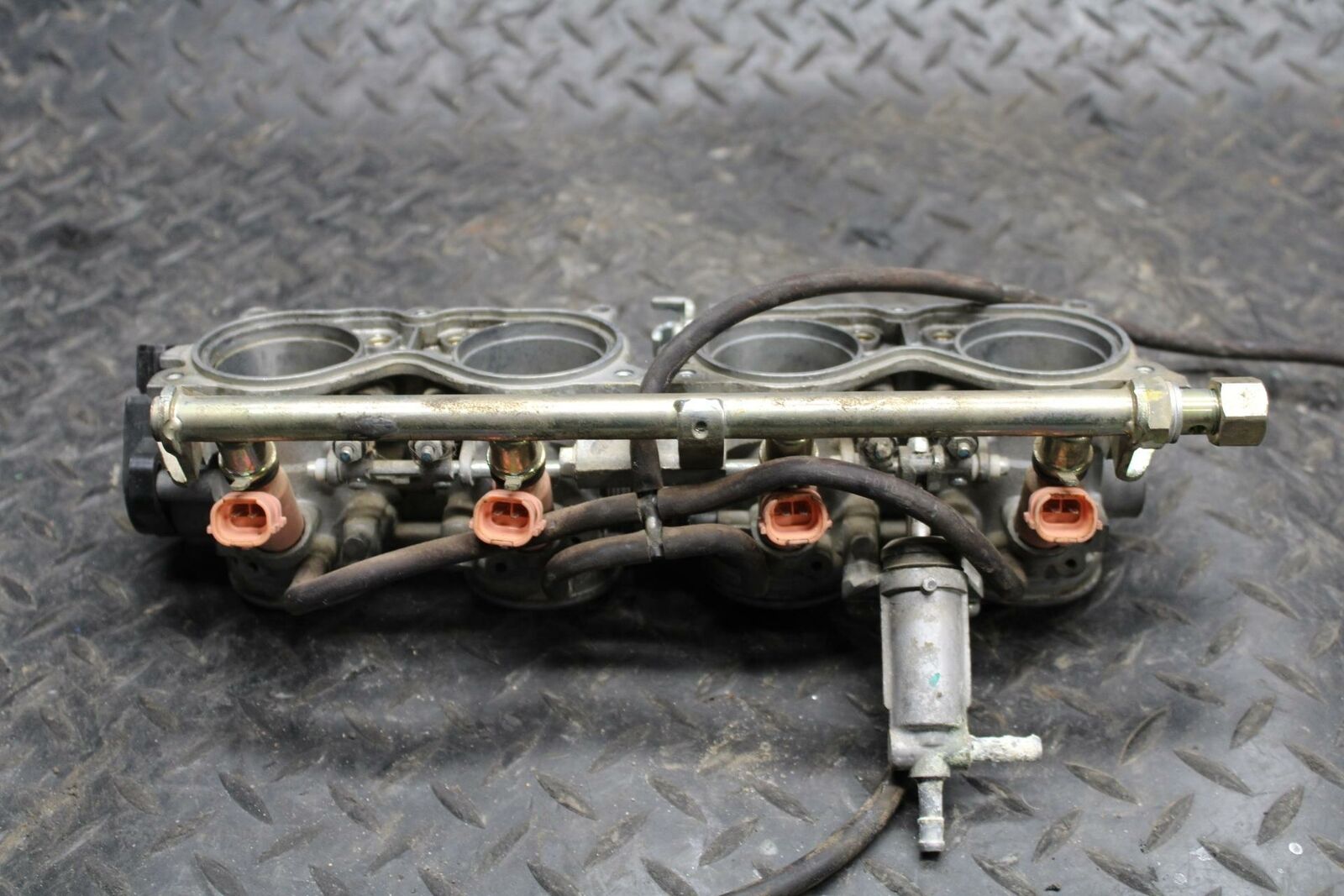 03-04 HONDA CBR600RR MAIN FUEL INJECTORS / THROTTLE BODIES BB218