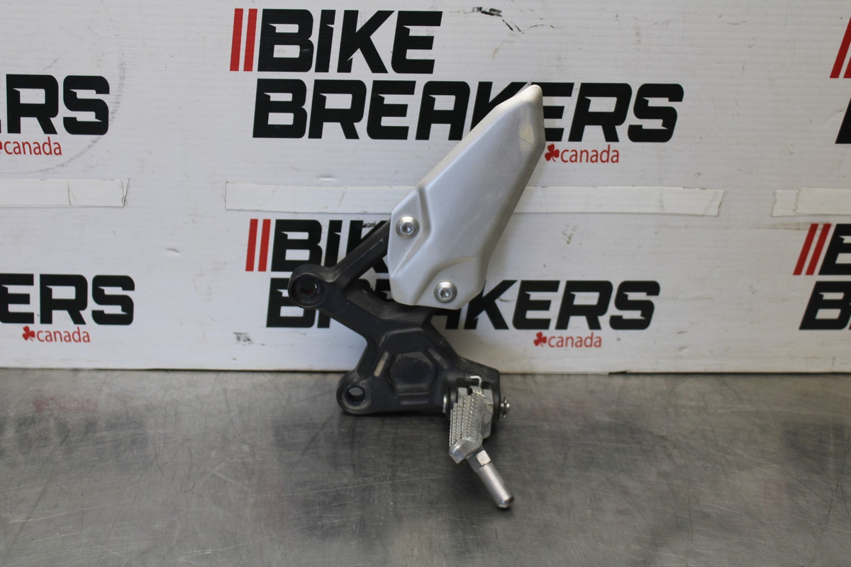 23-26 KAWASAKI NINJA ZX4RR LEFT REARSET REAR SET DRIVER FOOT PEG REST STOP BB898
