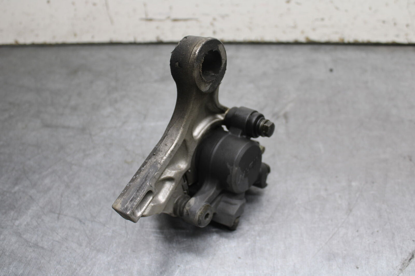 05-06 HONDA CBR600RR REAR BACK BRAKE CALIPER W MOUNT BRACKET BB727