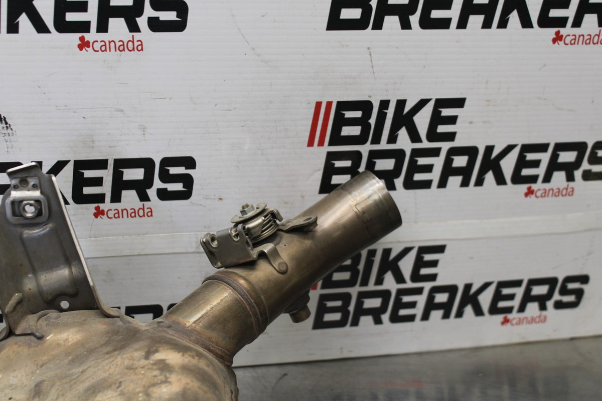 17 YAMAHA FZ10 EXHAUST MIDPIPE MID MIDDLE PIPE BB00