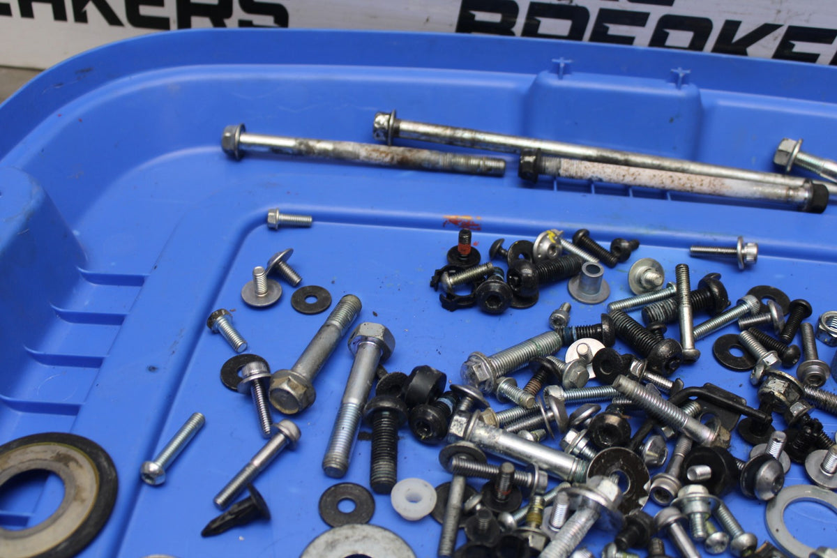16 YAMAHA XSR900 ENGINE MOUNTING BOLTS HARDWARE MOTOR SCREWS BB786